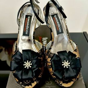 Town Shoes-Black Lace-6.5 size